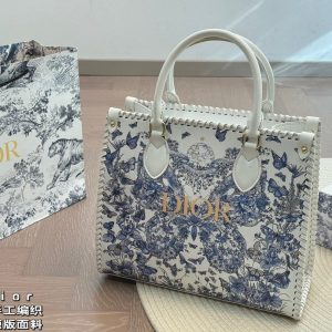 Dior new arrival tote bag size: 32 * 28 cm