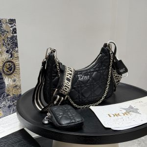 Dior new arrival chain hobo bag size: 23*17 cm