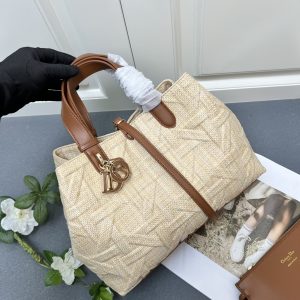 Dior new arrival groove tote bag size:  29*19*21 cm