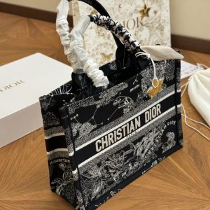 Dior book tote bag mediums size : 36 cm