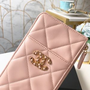 Chanel 19 Matelasse Phone and Card Case Pink Bag For Women 19cm/7.5in