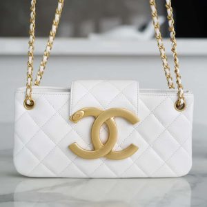 𝗖𝗛𝗔𝗡𝗘𝗟 𝟐𝟒𝐂 Vintage Logo Quilted Lambskin Shoulder Bag 11.5x24x4.5cm