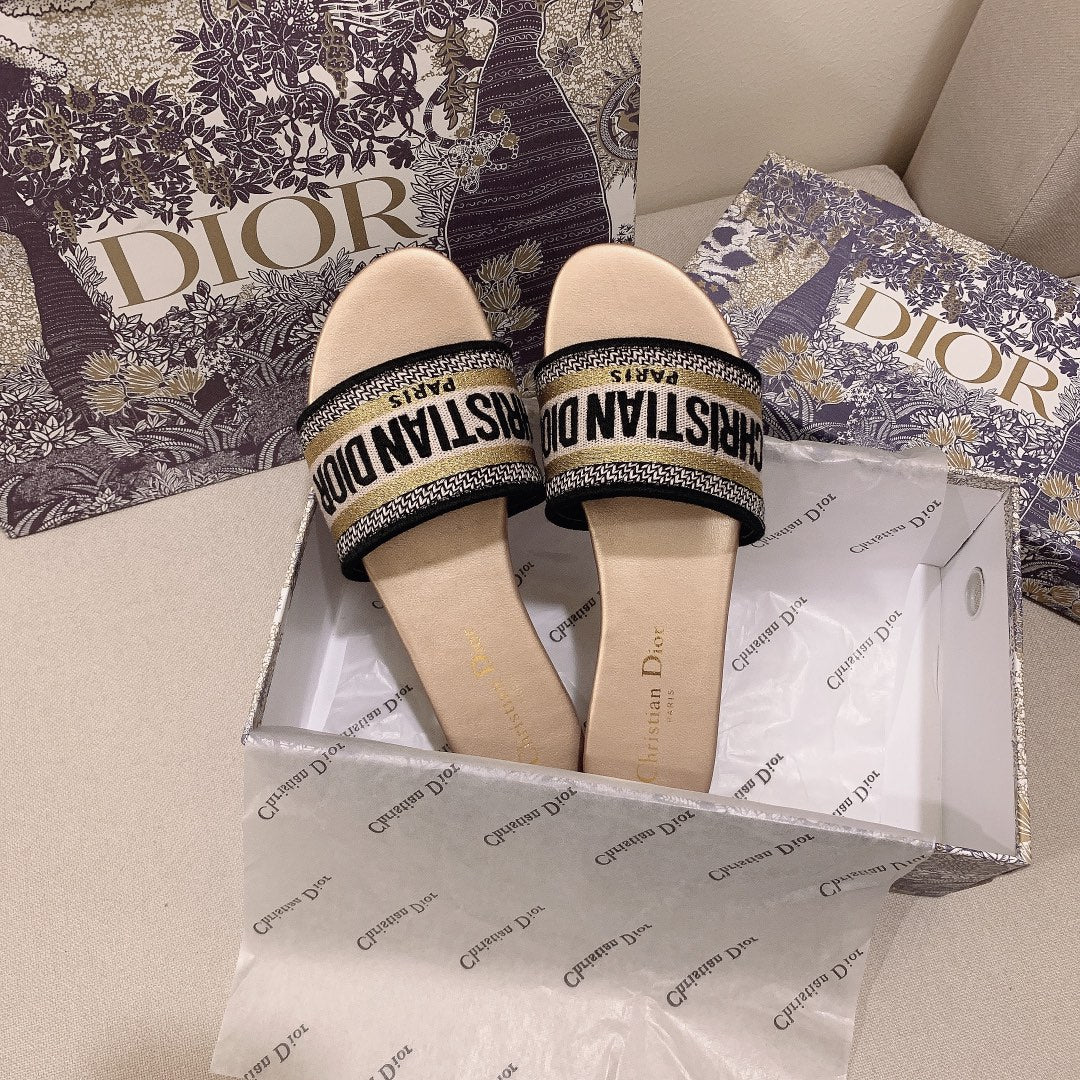 Classic Women's Solid Color Embroidery Slippers - Image 6