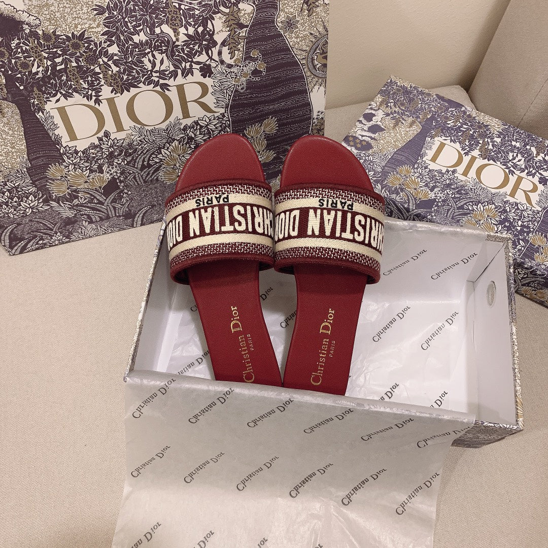 Classic Women's Solid Color Embroidery Slippers - Image 11