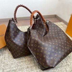 Louis new arrival tote bag size : 34 * 28 cm