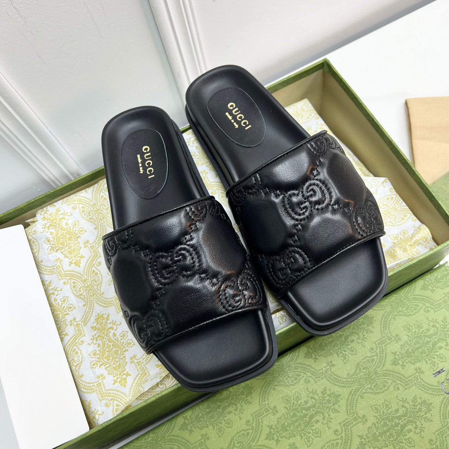 Trendy Embossed Flat Slippers - Image 4