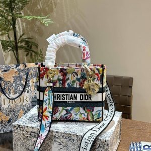 Dior lady bag size; 24 cm