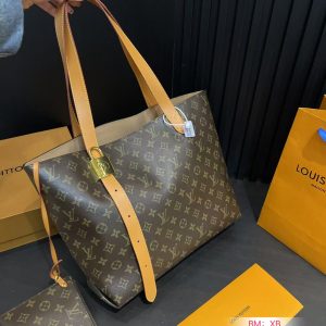 Louis new arrival tote bag size: 44*30 cm