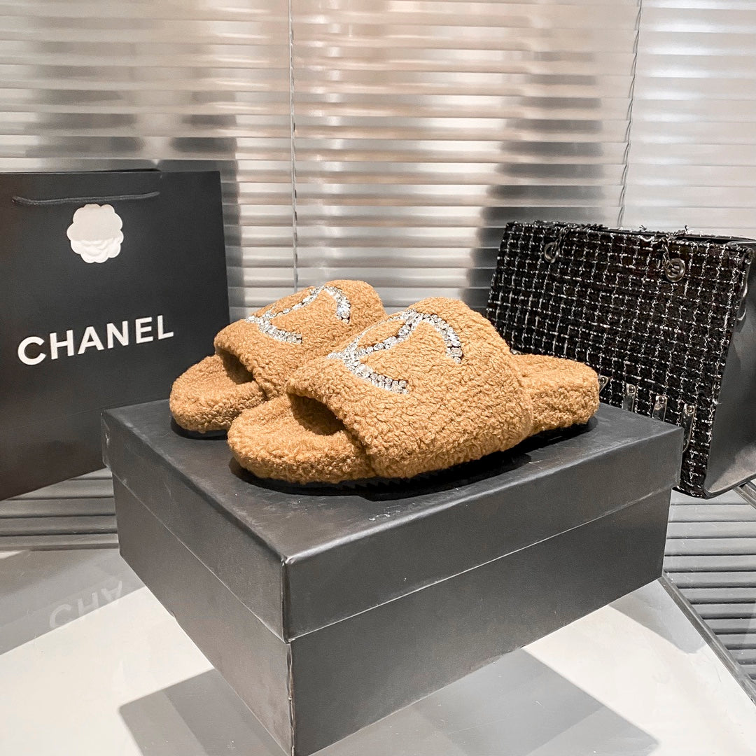 Diamond Logo Flat Fur Slippers - Image 8