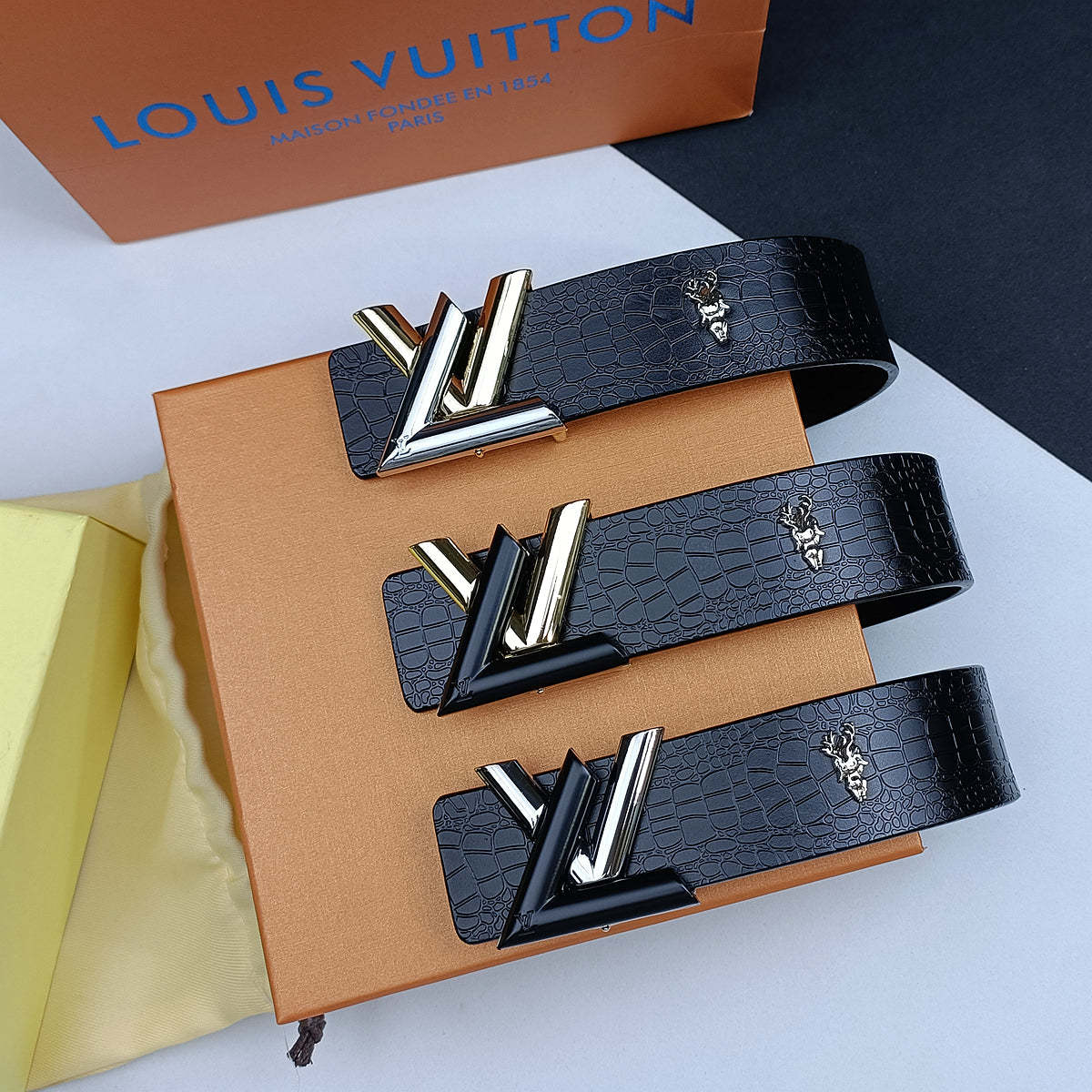 3 Colors printed letter leather belt - Image 2