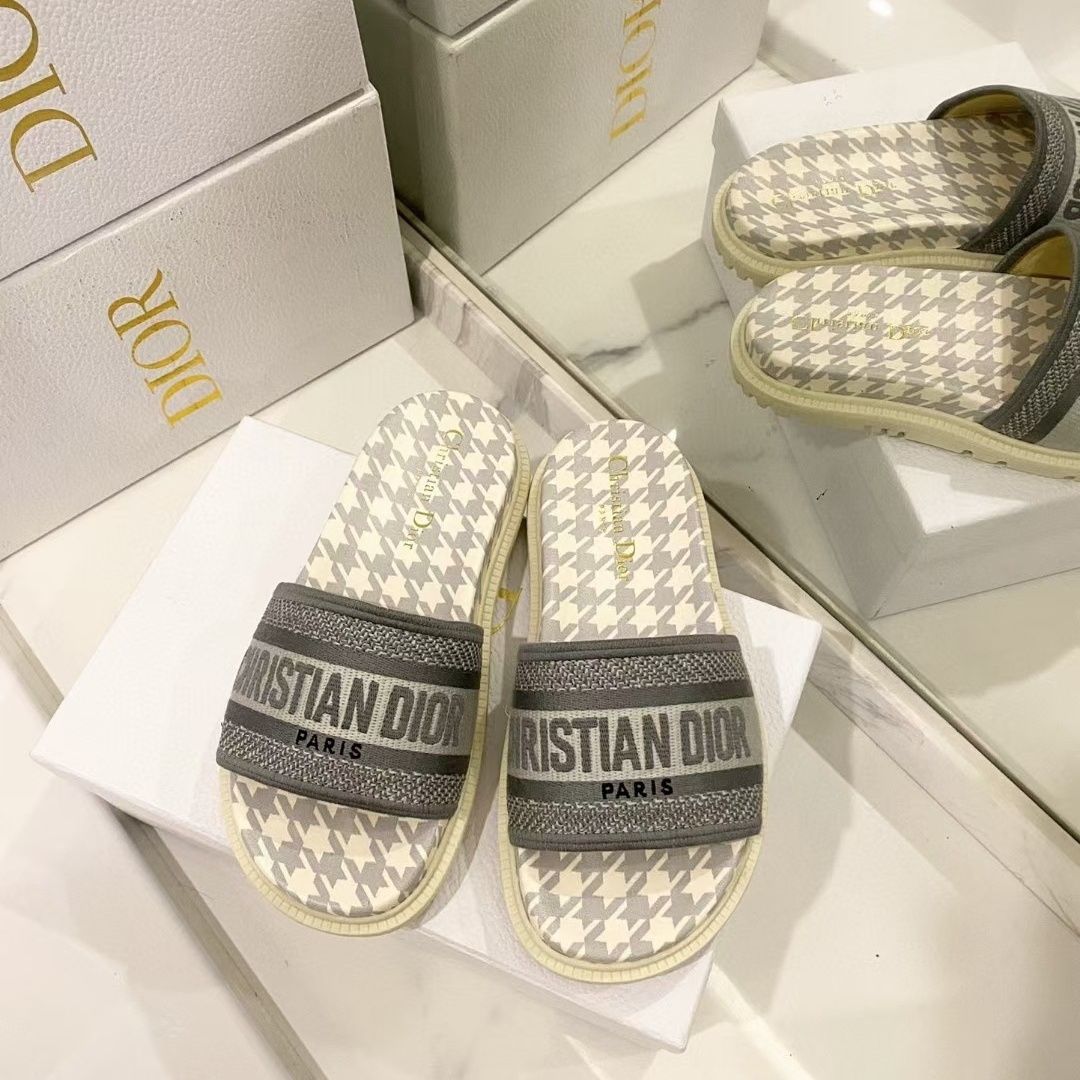 Houndstooth Embossed Slipper Sandals - Image 5