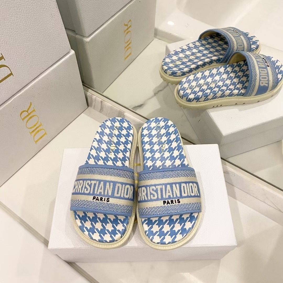 Houndstooth Embossed Slipper Sandals - Image 7