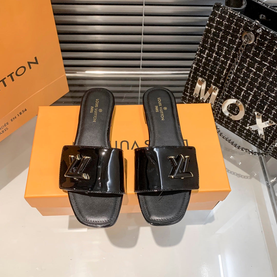 New Embossed Diamond Velcro Flat Slippers - Image 7
