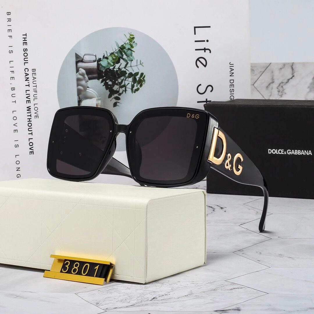 Woman's Thick Frame Fashion Sunglasses 3801 - Image 4