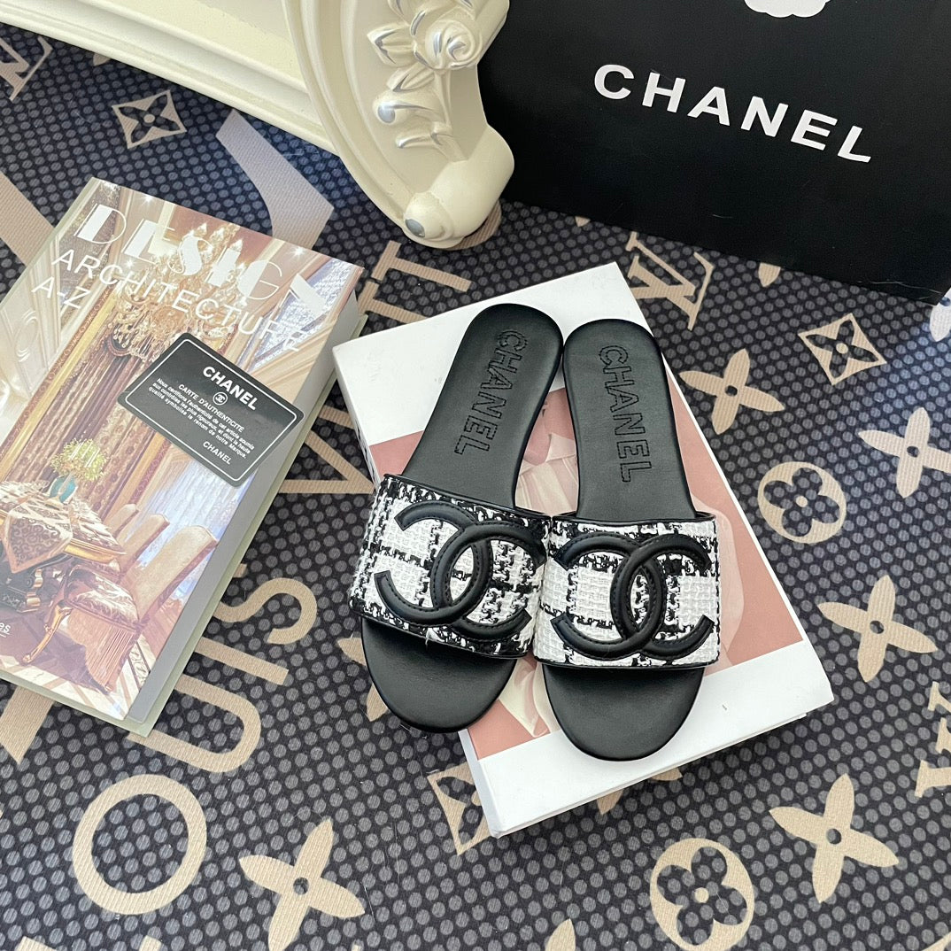 Classic Summer Flat Slippers - Image 3