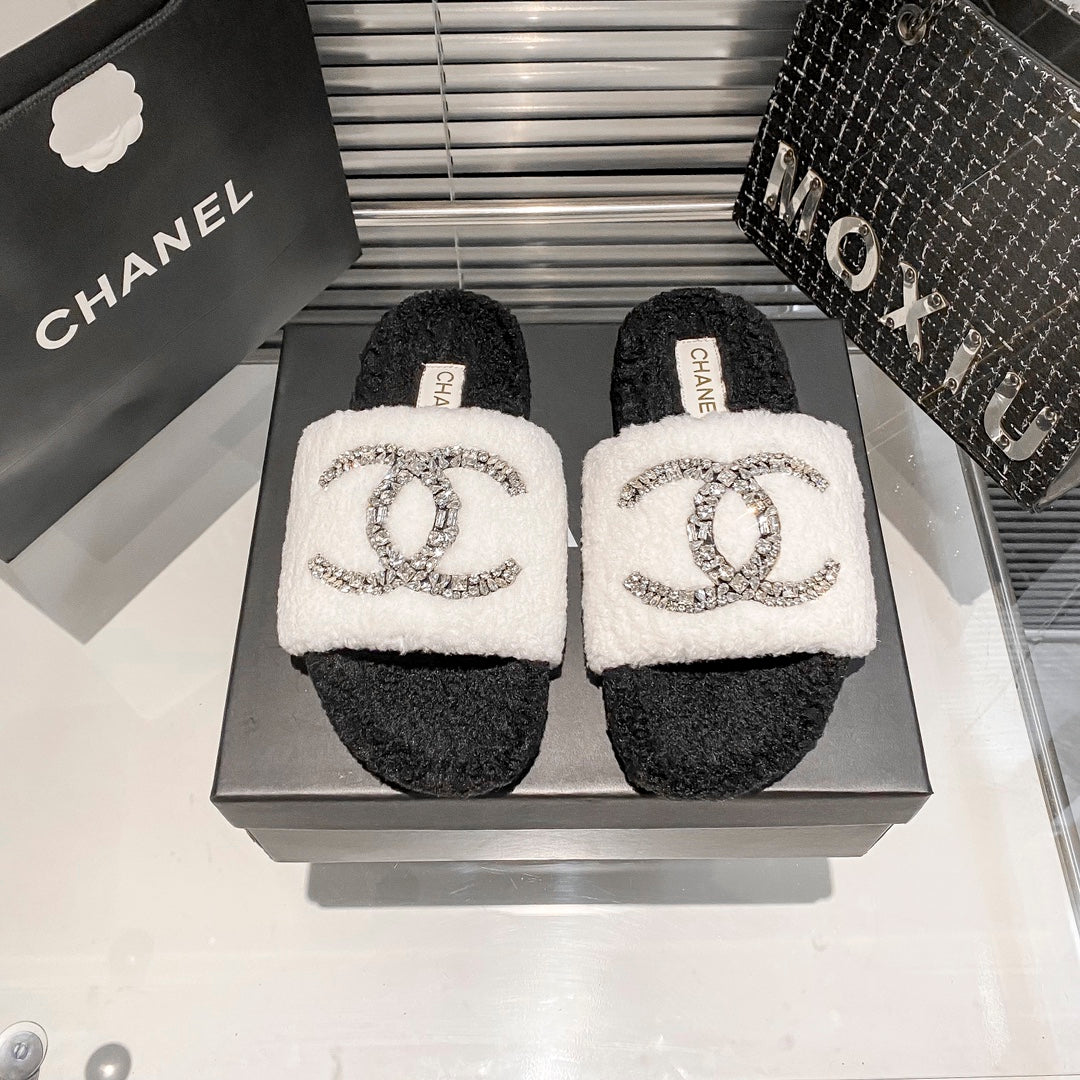 Diamond Logo Flat Fur Slippers - Image 10