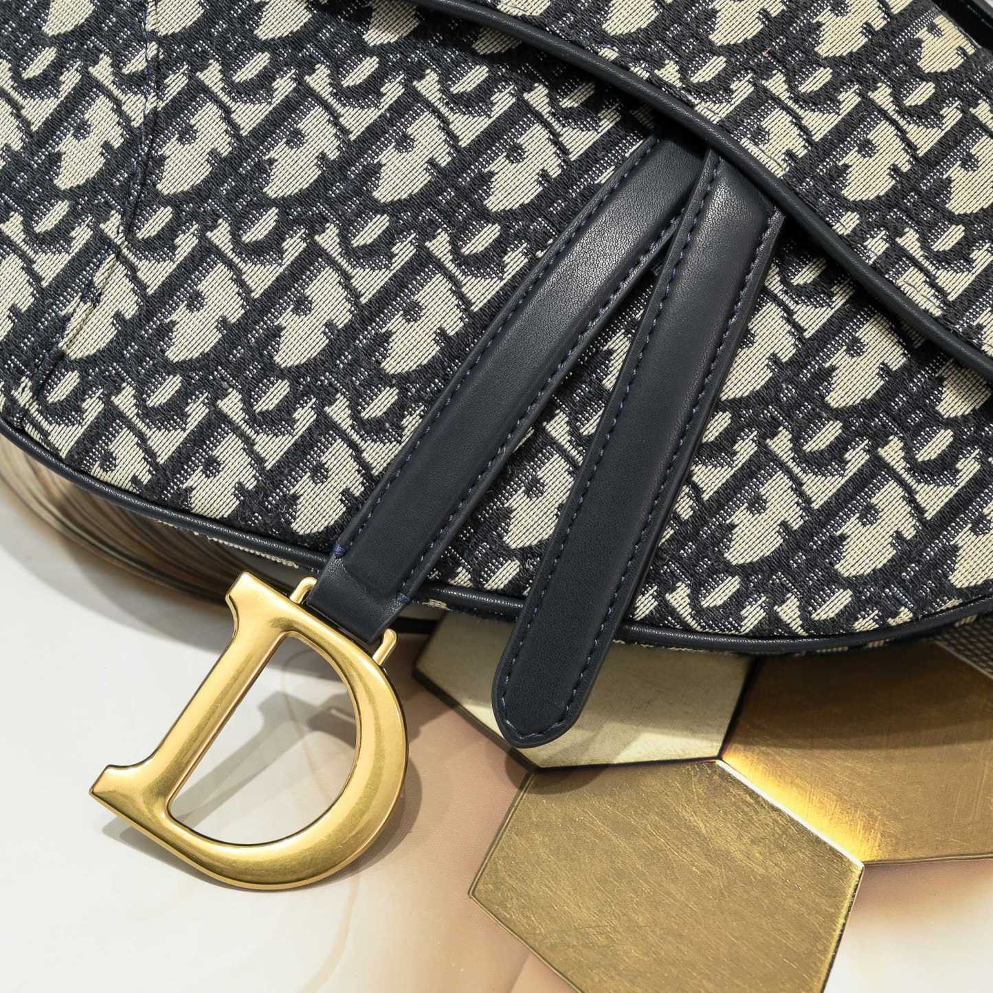 D saddle Be a classic with classics crossbody bag - Image 5