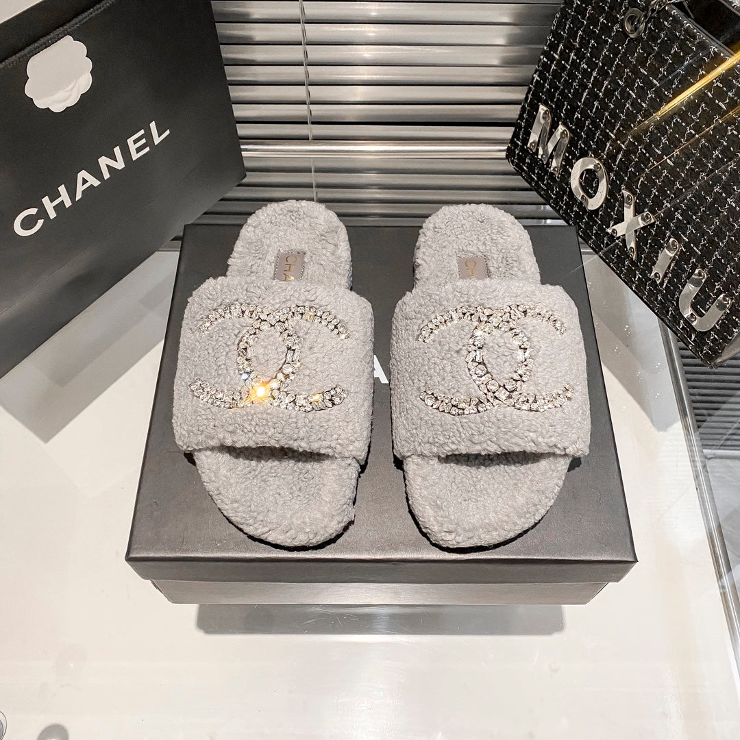 Diamond Logo Flat Fur Slippers - Image 9