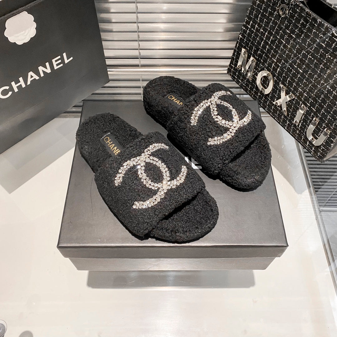 Diamond Logo Flat Fur Slippers - Image 3