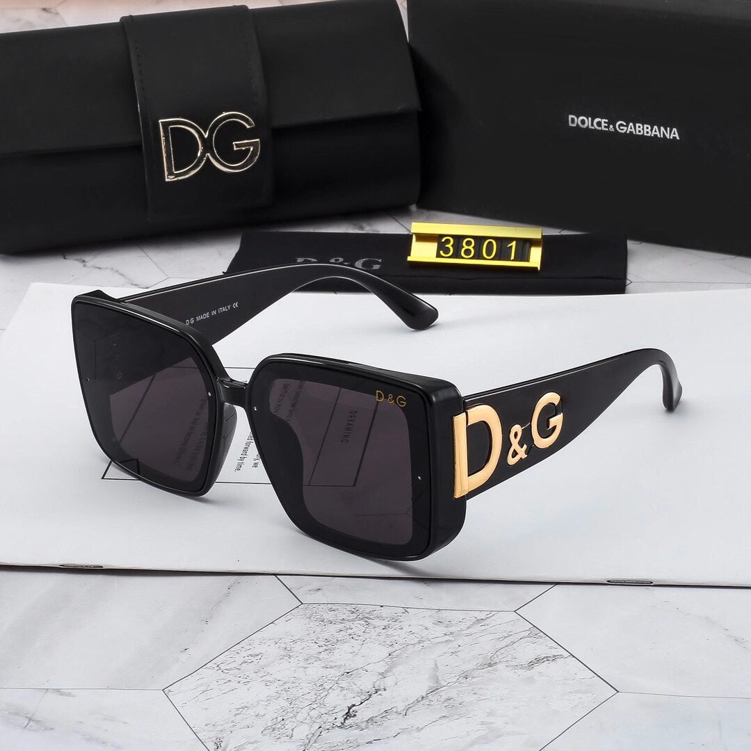 Woman's Thick Frame Fashion Sunglasses 3801 - Image 6
