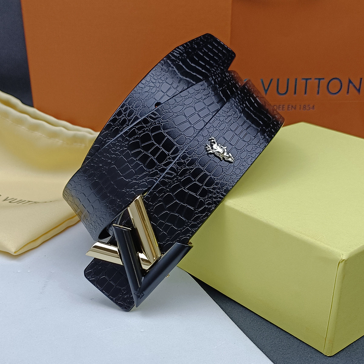 3 Colors printed letter leather belt - Image 6