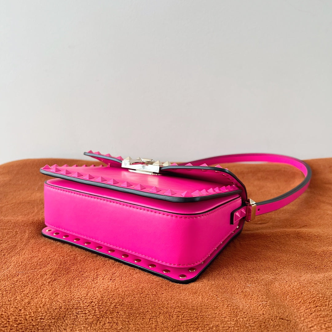 Valentino Garavani Rockstud Shoulder Pink Bag - 18.5x12x8cm - Image 4