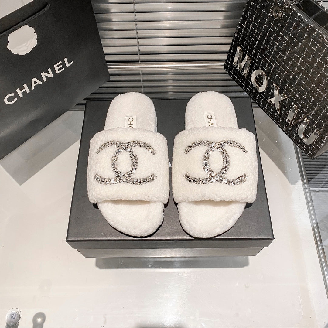 Diamond Logo Flat Fur Slippers - Image 5