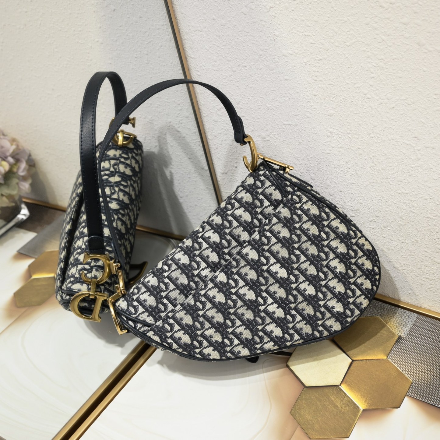 D saddle Be a classic with classics crossbody bag - Image 3