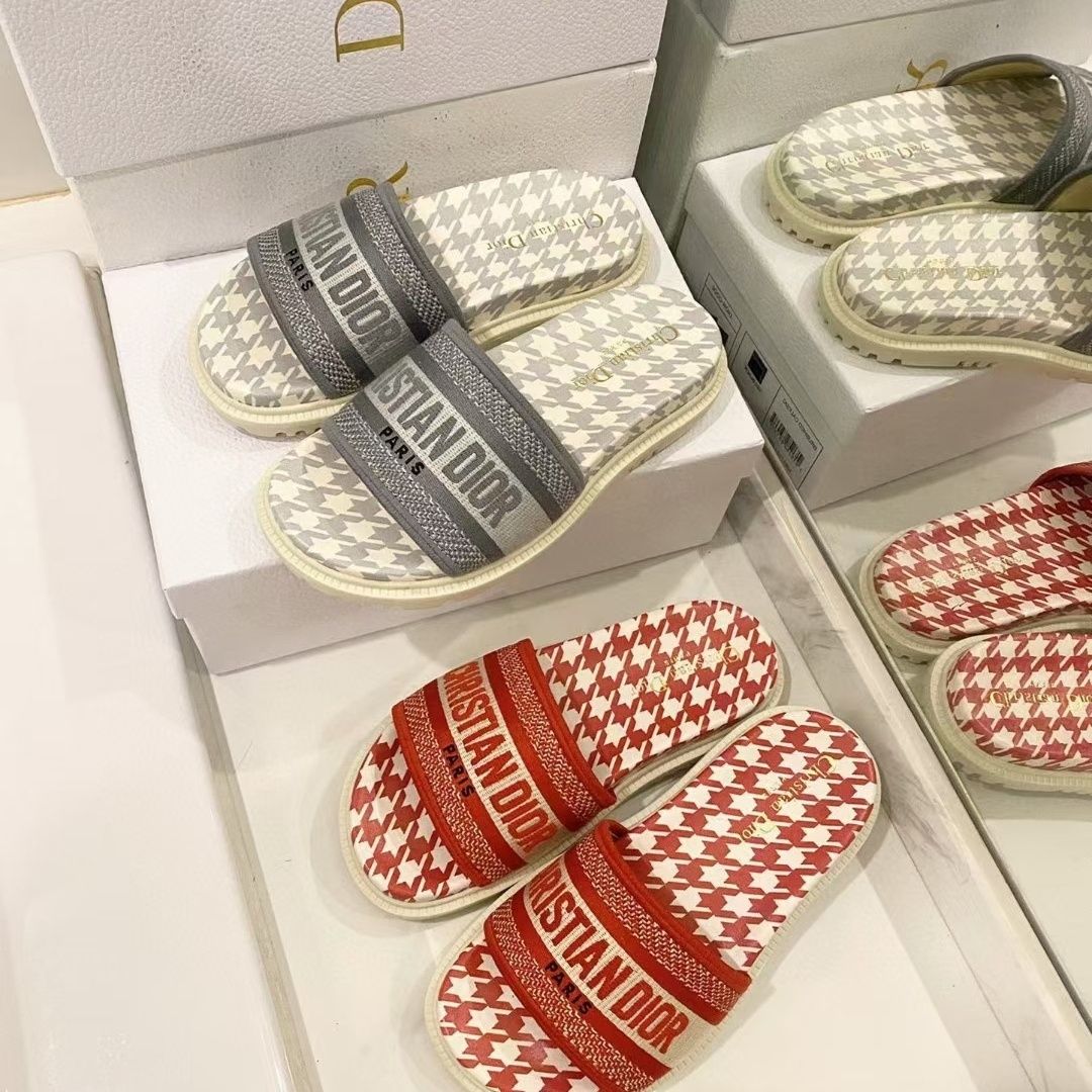 Houndstooth Embossed Slipper Sandals - Image 4