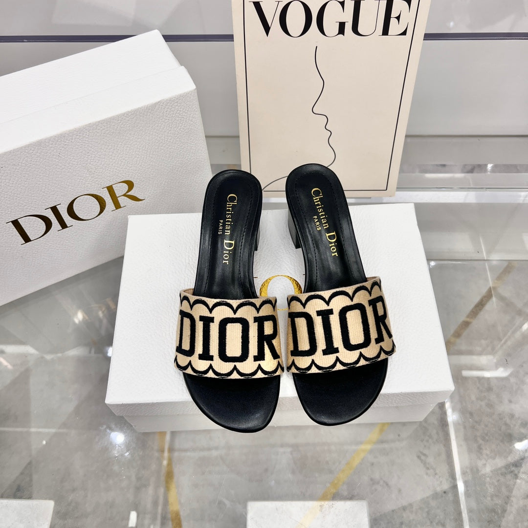 Straw Embroidery Heeled Sandals - Image 2