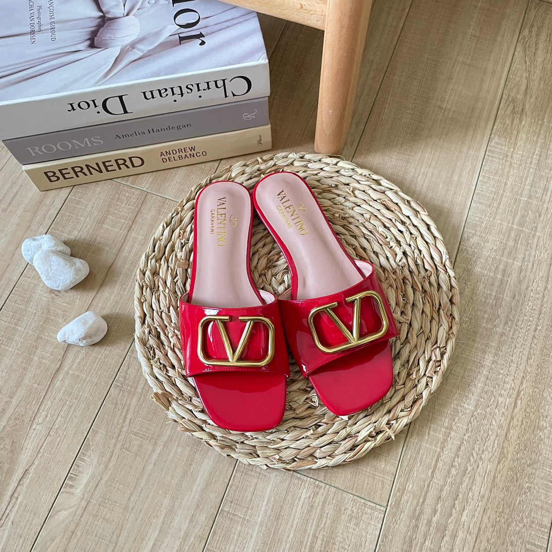 V Buckle Flat Slippers - Image 5
