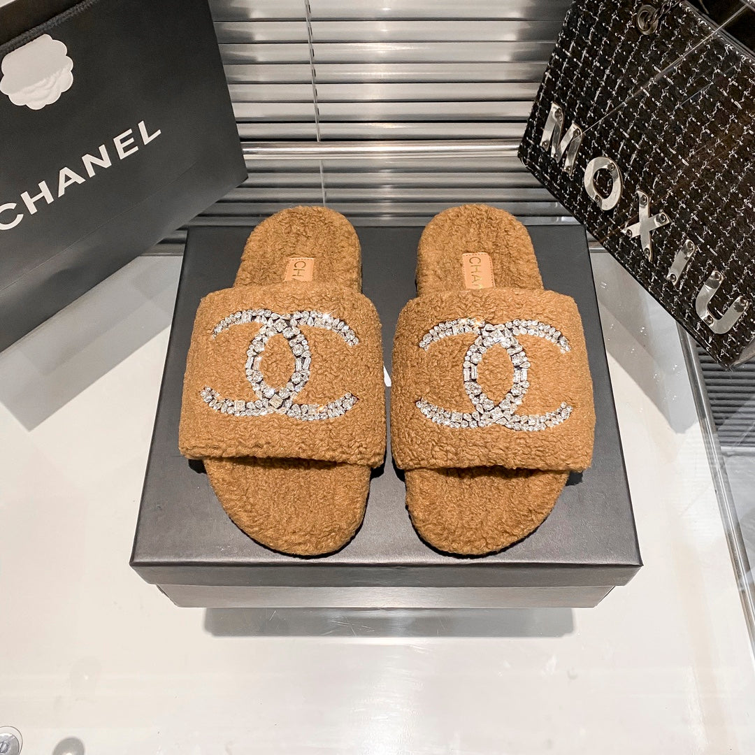 Diamond Logo Flat Fur Slippers - Image 7