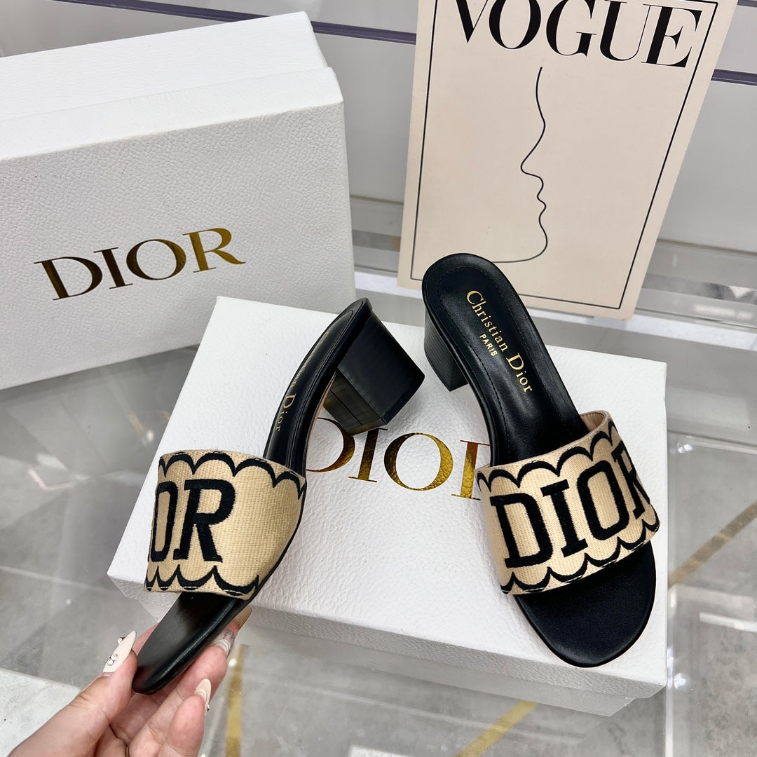 Straw Embroidery Heeled Sandals - Image 3