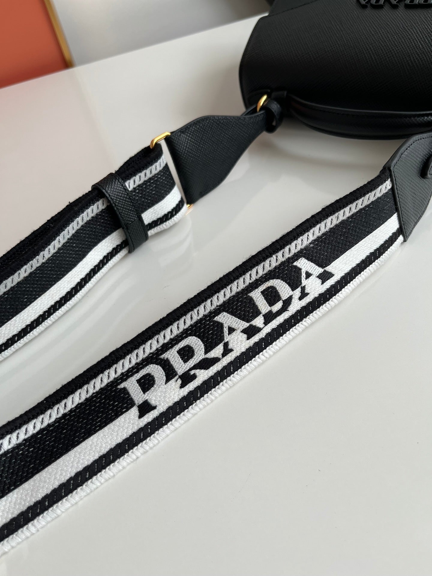 Prada Monochrome Saffiano 21 Leather Bag in Black 21x14x6.5cm - Image 6