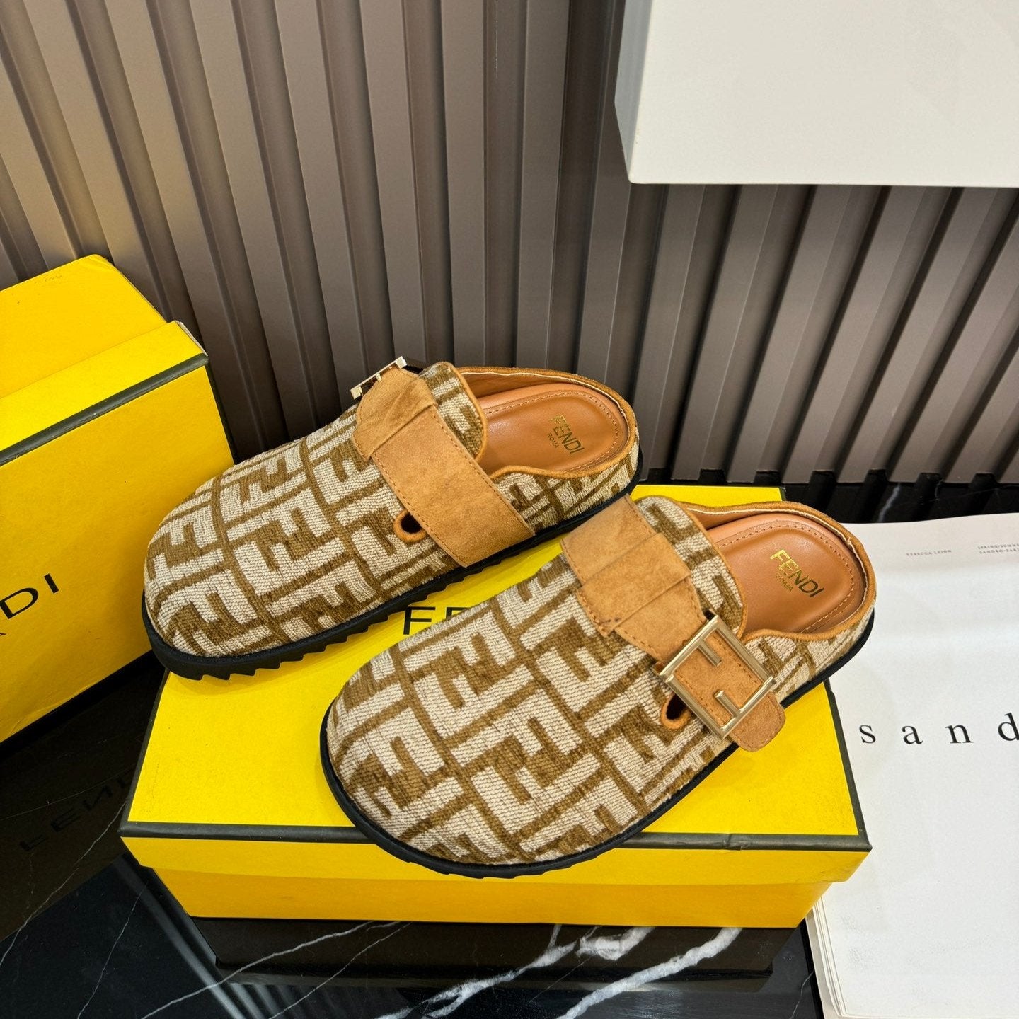 Autumn and Winter Retro Embossed Flat Slippers - Image 9