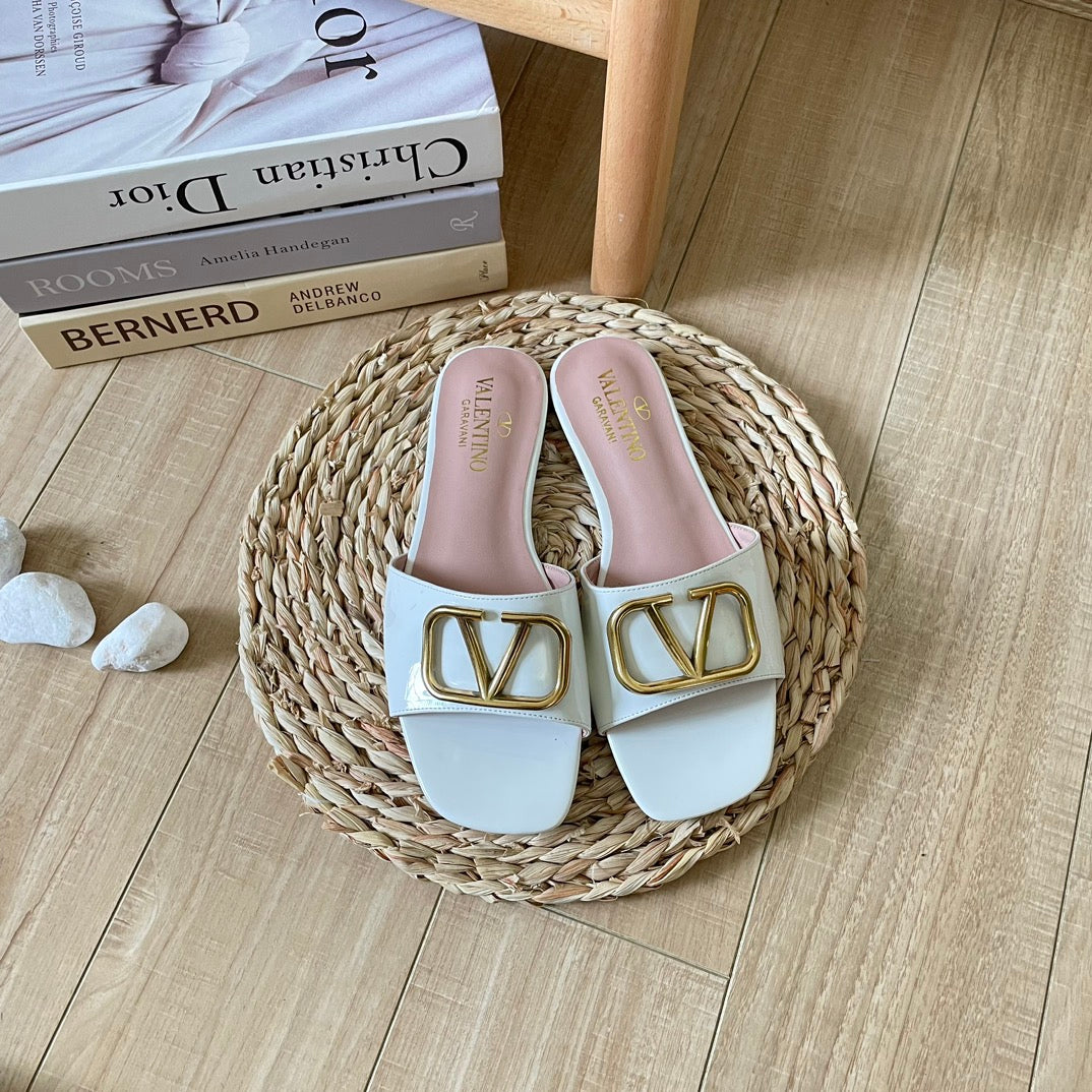 V Buckle Flat Slippers - Image 8