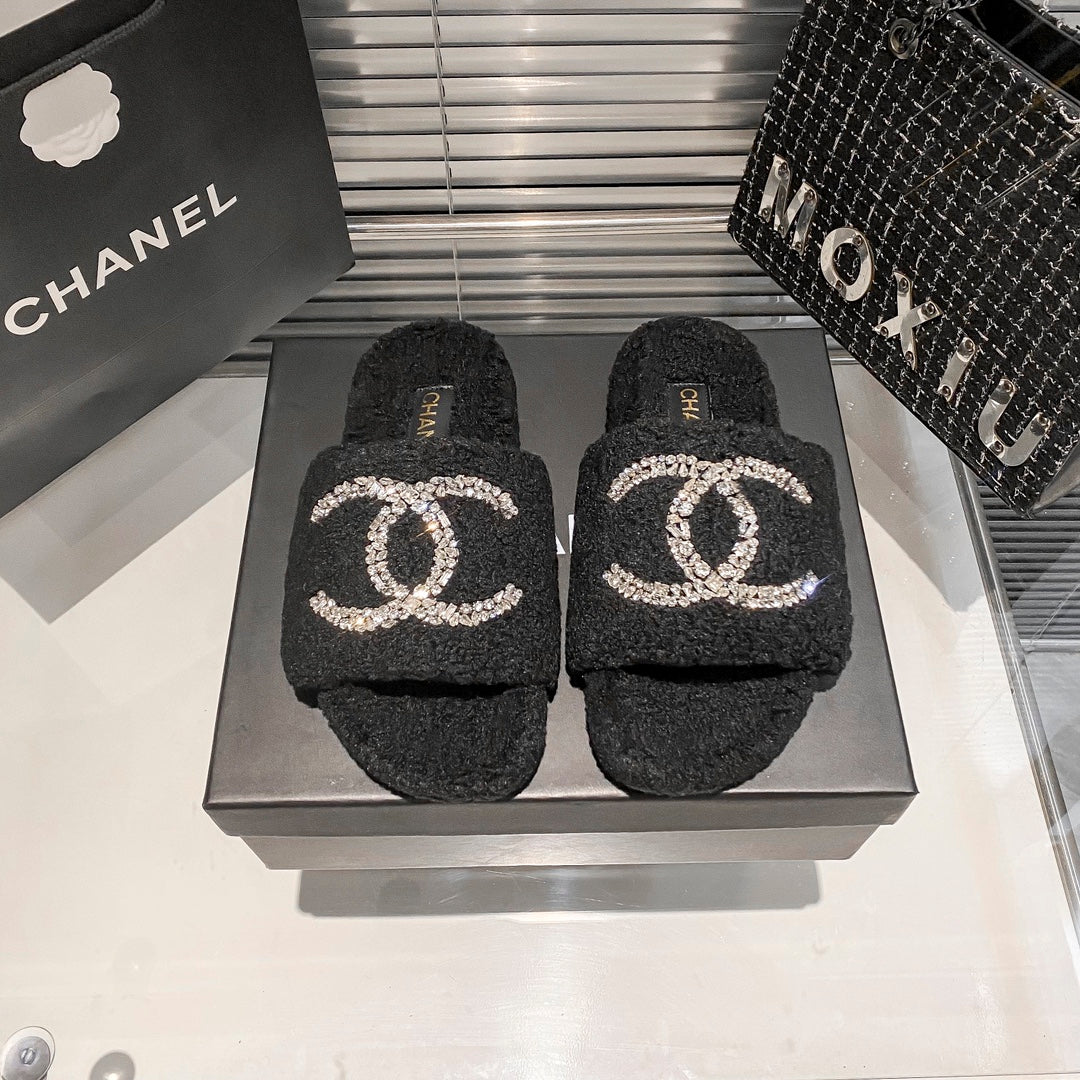 Diamond Logo Flat Fur Slippers - Image 2