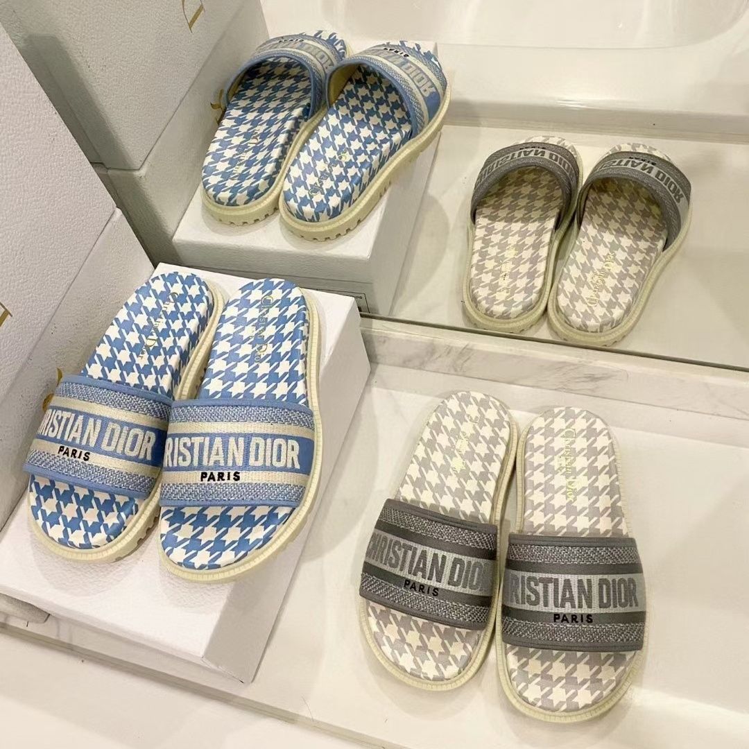 Houndstooth Embossed Slipper Sandals - Image 3