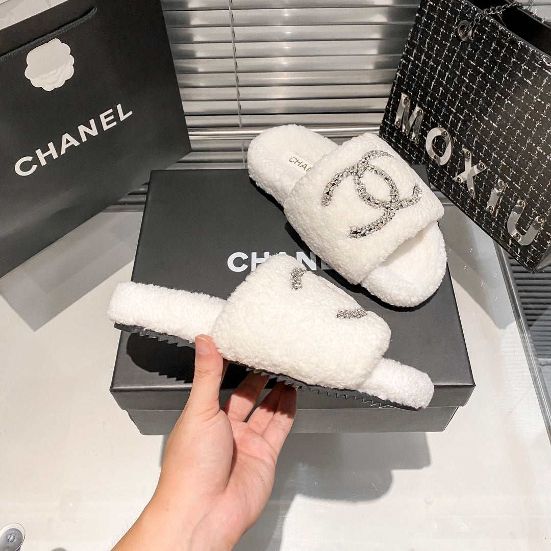 Diamond Logo Flat Fur Slippers - Image 6