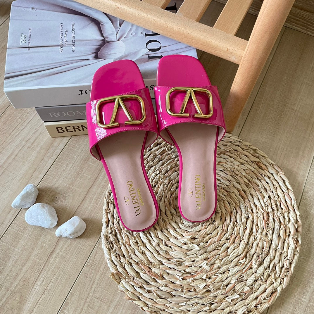 V Buckle Flat Slippers - Image 7