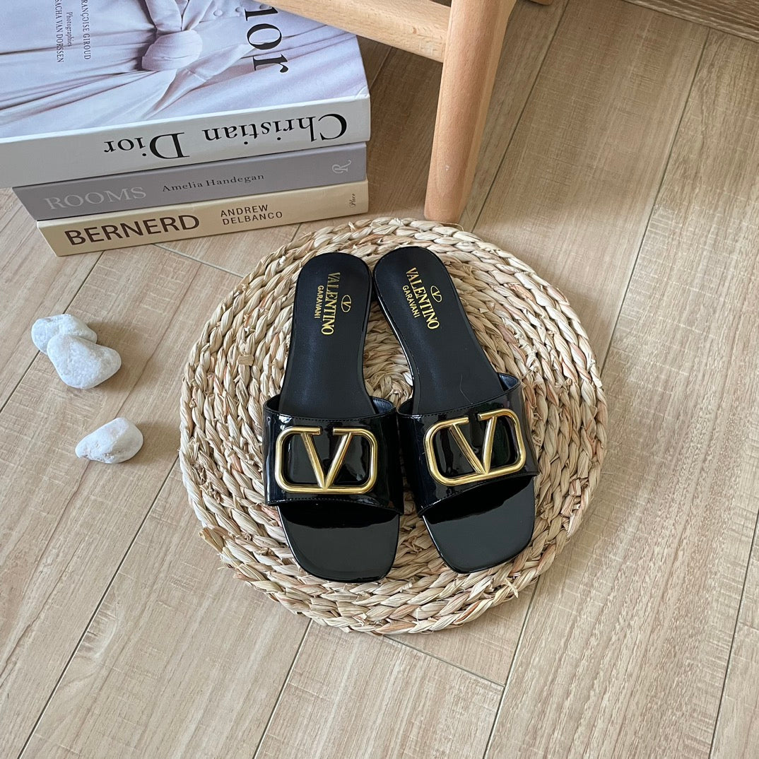 V Buckle Flat Slippers - Image 6