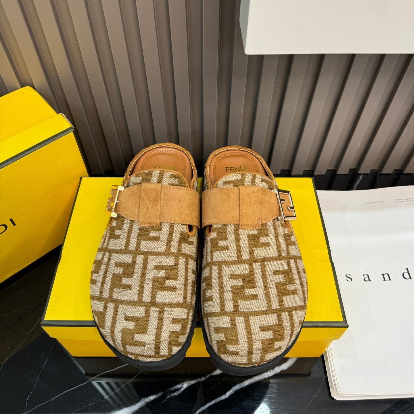 Autumn and Winter Retro Embossed Flat Slippers - Image 8