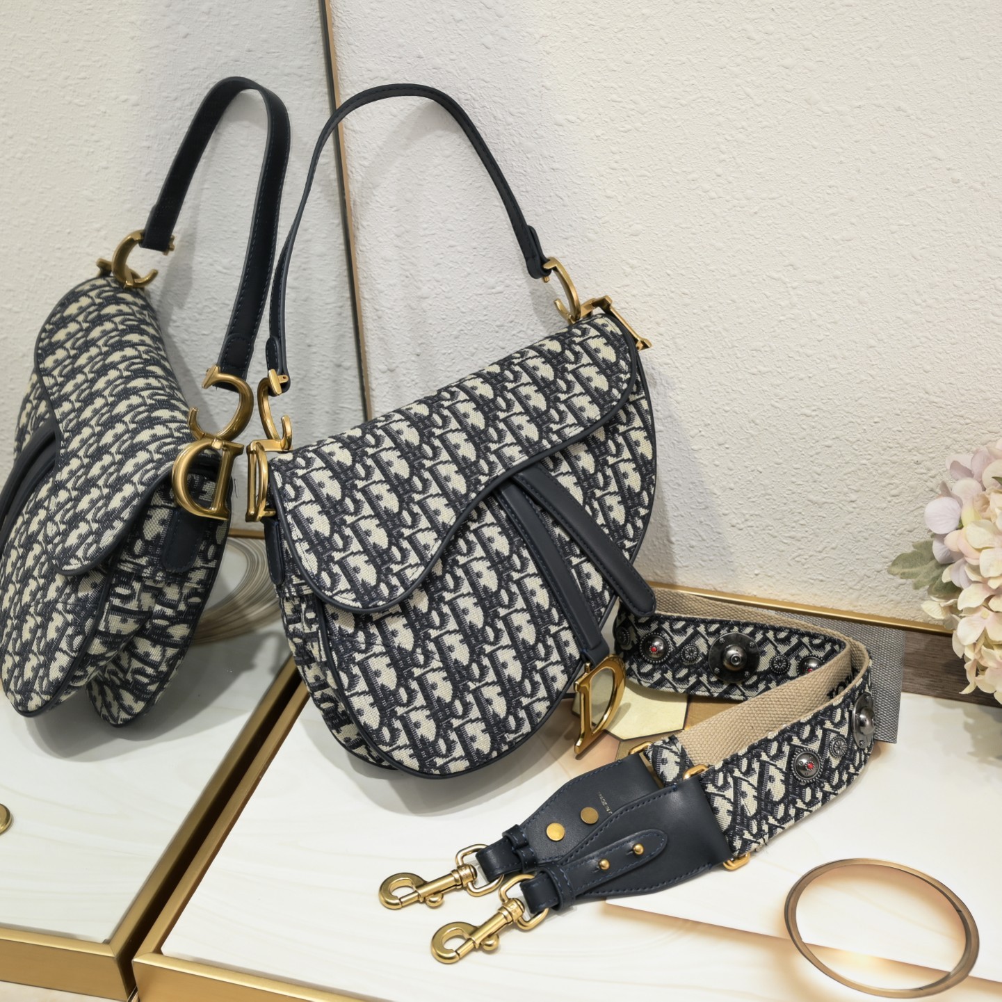 D saddle Be a classic with classics crossbody bag - Image 6