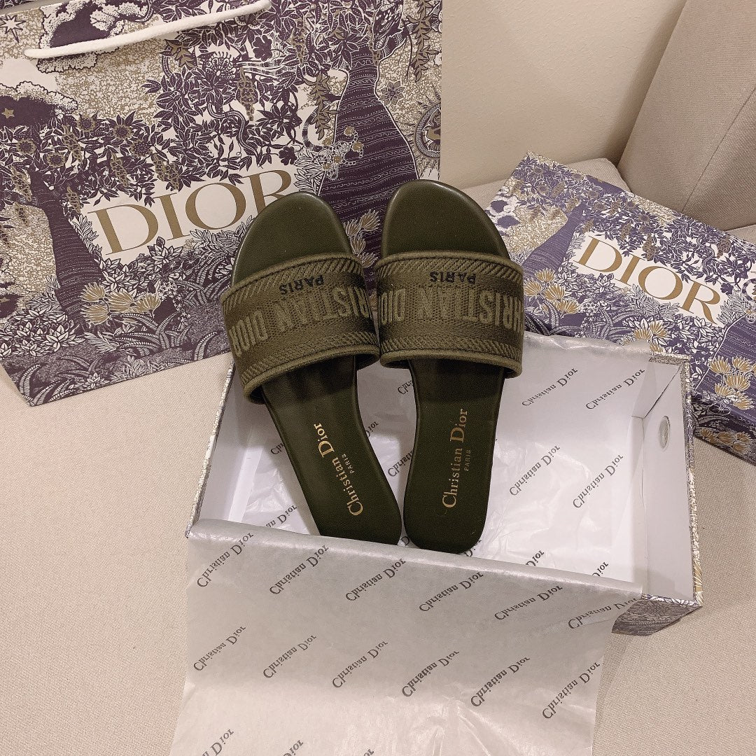 Classic Women's Solid Color Embroidery Slippers - Image 10